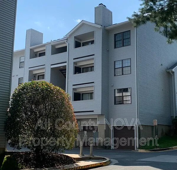 1611 Carriage House Ter #D — Photo 16
