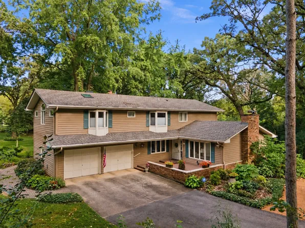 2N962 Grand Monde Dr, Elburn, IL 60119