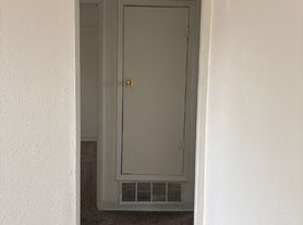 2 bed, 1.0 bath, 700 sqft, $795