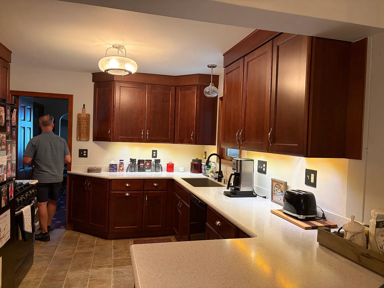 3 bed, 1.5 bath, 1504 sqft, $2,350 — Photo 3
