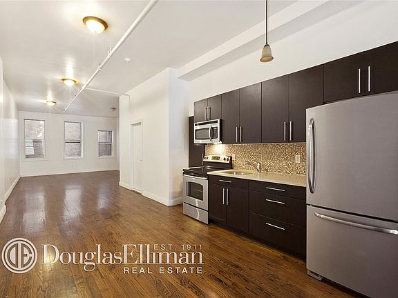 2nd image of 149 Grand St Frnt A