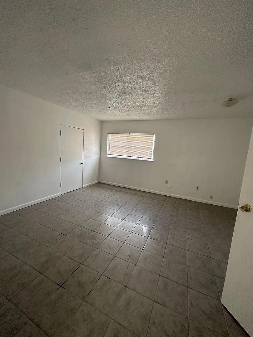 Park street apartments — Photo 4