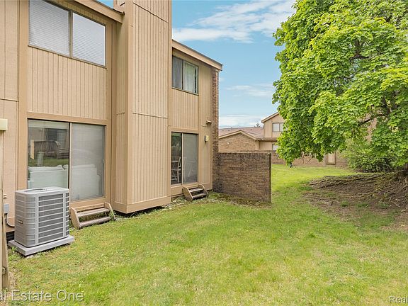 5th image of 5345 Wright Way W