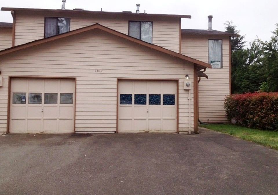 1st image of 1302 3rd St SE #2