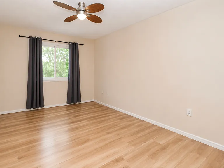 50 Chalmers Dr — Photo 22