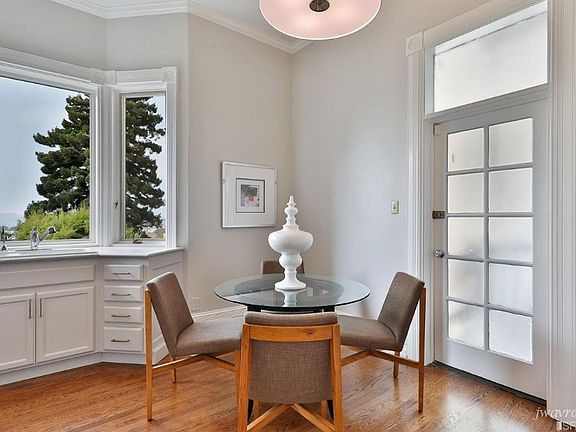 5th image of 1810 Broadway St