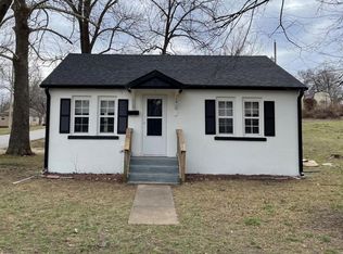 620 E 14th St, Carthage, MO 64836