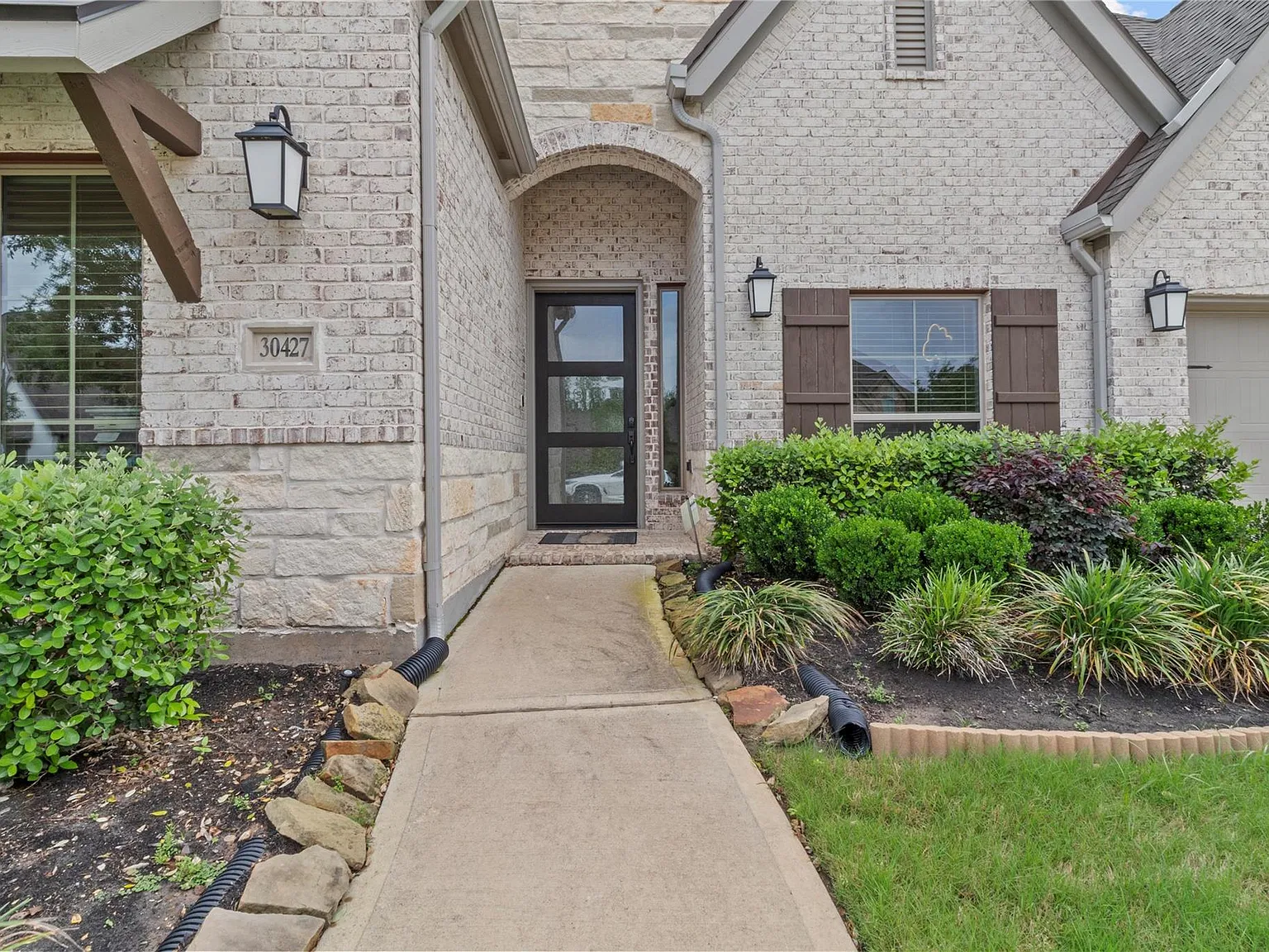 4 bed, 3.5 bath, 3342 sqft, $3,800 — Photo 3