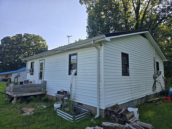 4th image of 514 Wilkie St N