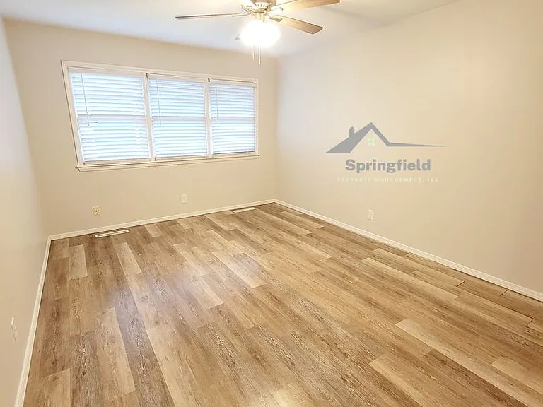 1252 E Cambridge St — Photo 12