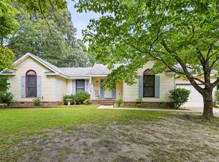999 Pan Dr, Hope Mills, NC 28348