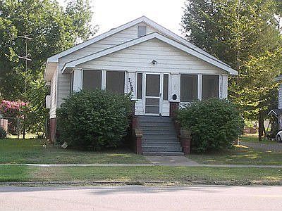 1st image of 115 W Raymond St