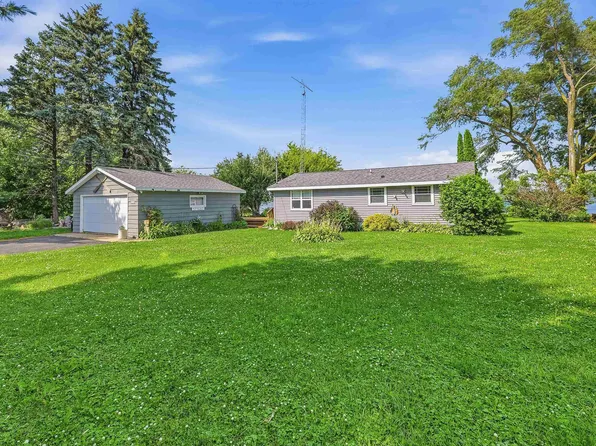 W10300 Sunny Point Rd, Beaver Dam, WI 53916
