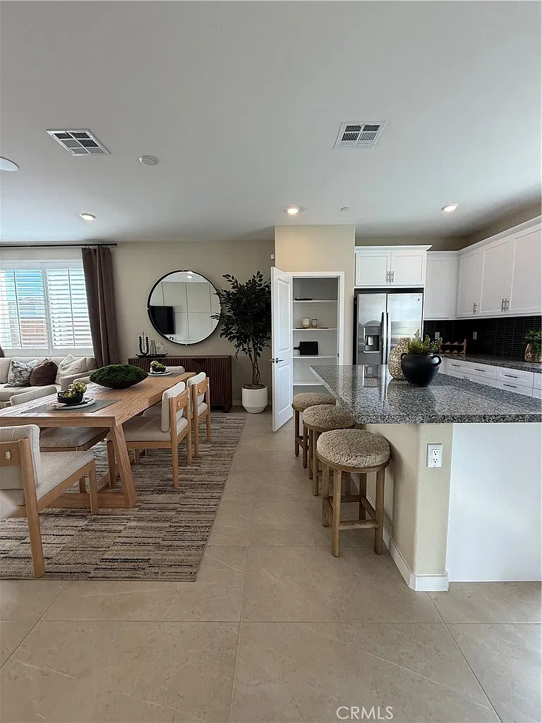 3 bed, 2.5 bath, 1700 sqft, $3,100 — Photo 2