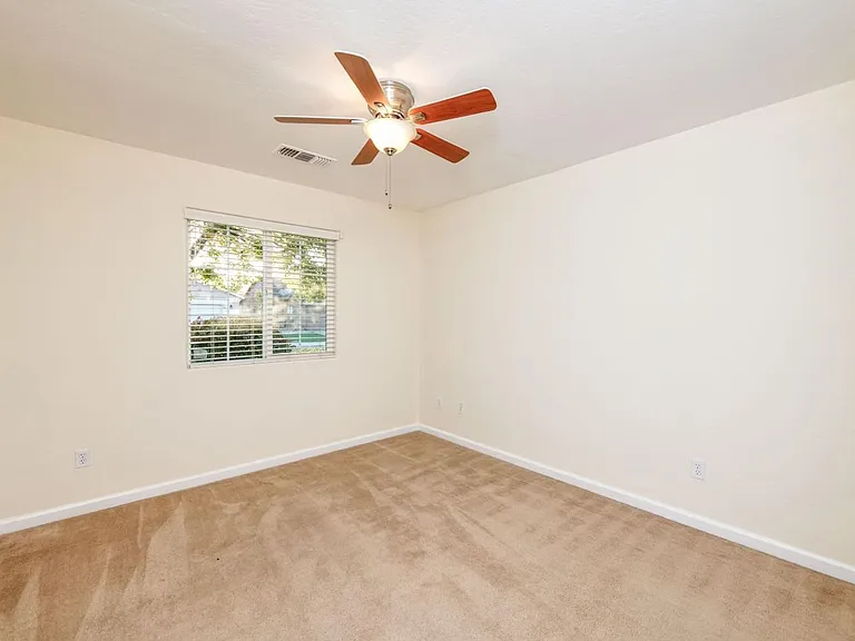 551 S Kona Ave — Photo 13
