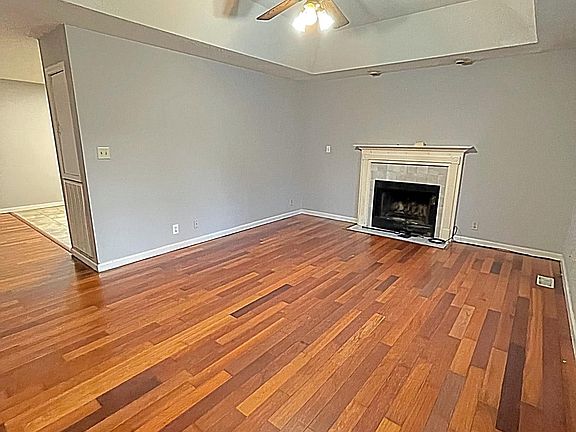 5th image of 3455 Melrose Dr
