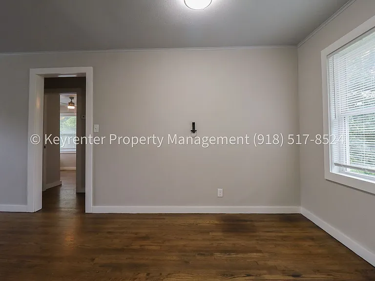 E Independence St Fourplex — Photo 9