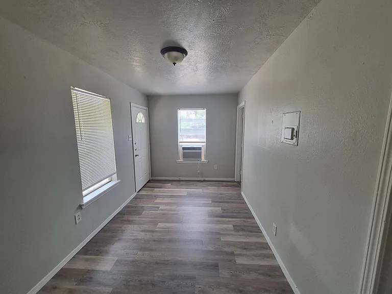3723 W Martin St — Photo 4