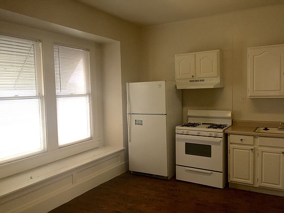 3rd image of 1647 W Woodlawn Ave APT 1