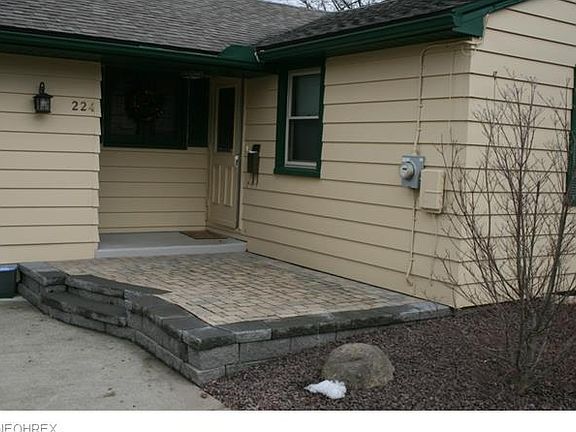 3rd image of 224 Park Pl