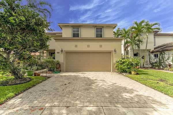 Home For Sale In LAKES OF NEWPORT II