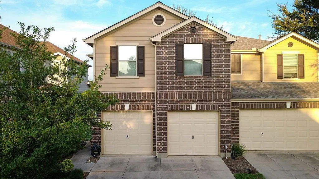 3 bed, 2.5 bath, 1932 sqft, $2,099 — Photo 4