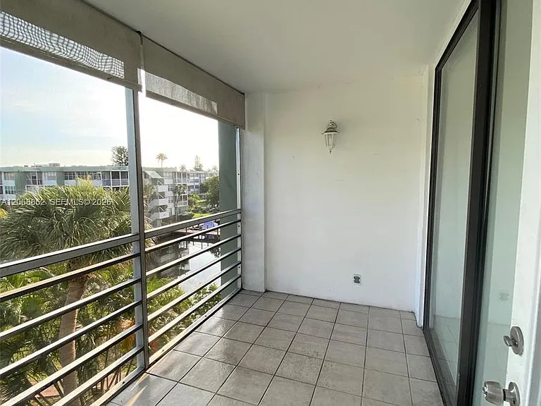 2761 Taft St #405 — Photo 10