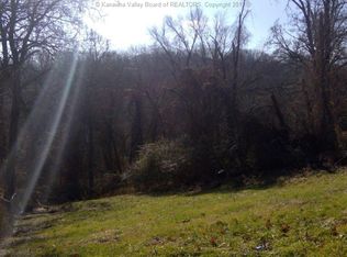 726 Daverton Rd, South Charleston, WV 25303