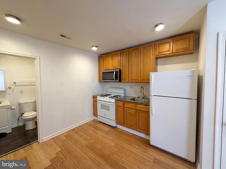 110 N 51st St #3 — Photo 9