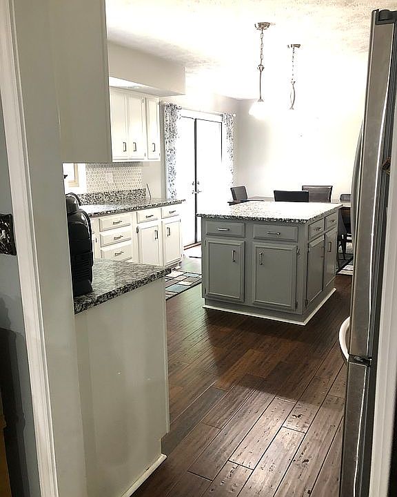 1st image of 8405 N Ravenwood Dr