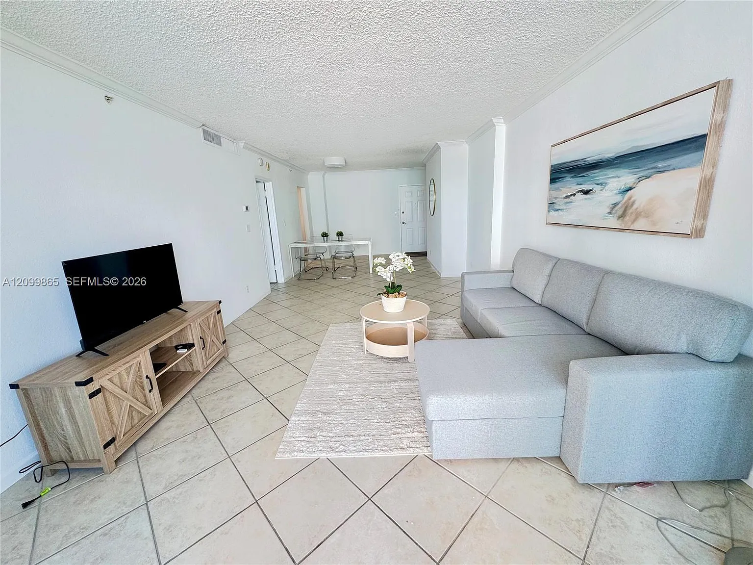 Wave Condo — Photo 2