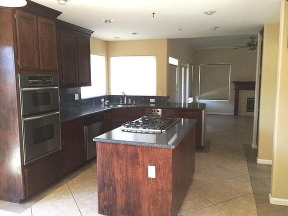 4th image of 255 Berkshire Dr