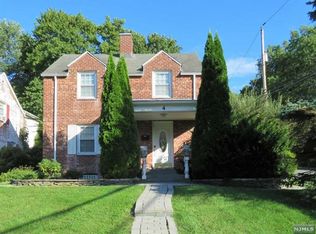 4 Oak St, Cresskill, NJ 07626