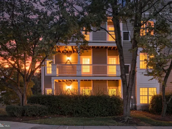 1704 Lake Shore Crest Dr APT 22, Reston, VA 20190