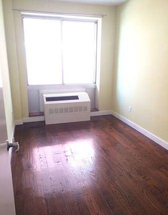 3rd image of 207 27th Ave APT 2L