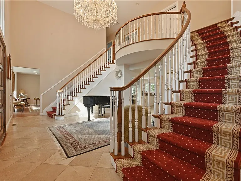 31 Cornwall Ln — Photo 8