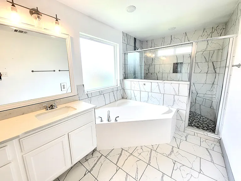 807 Holliday Dr — Photo 15
