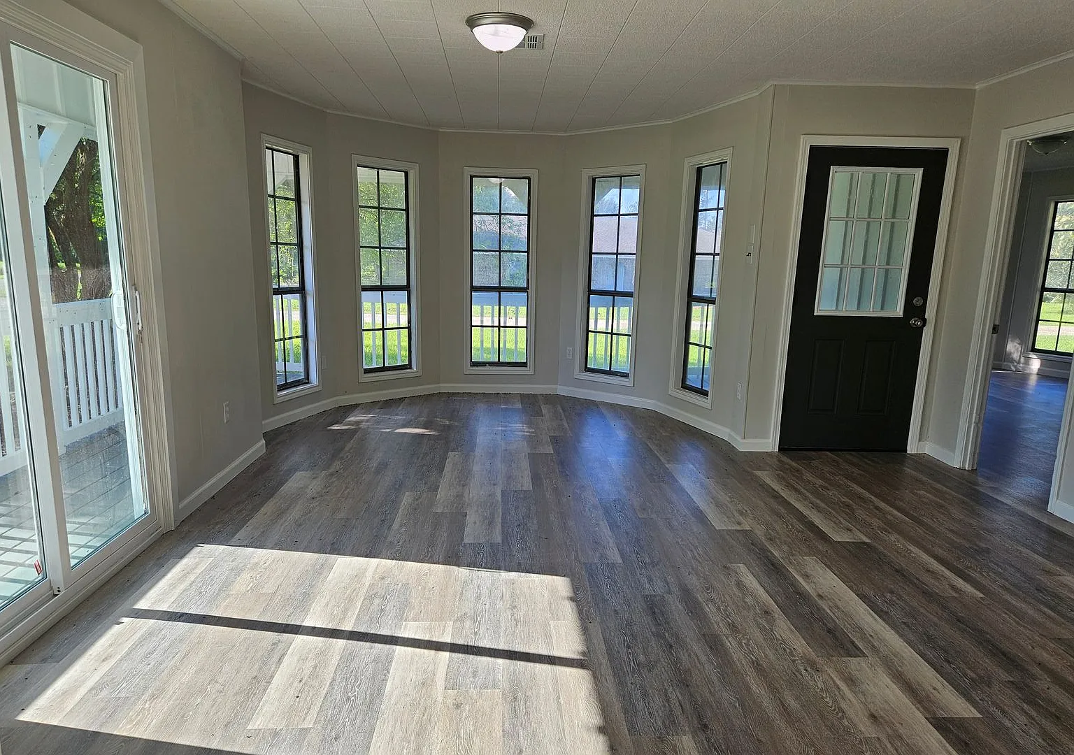 3-Bedroom, 2-Bath Home with a Kitchen Island — Photo 2