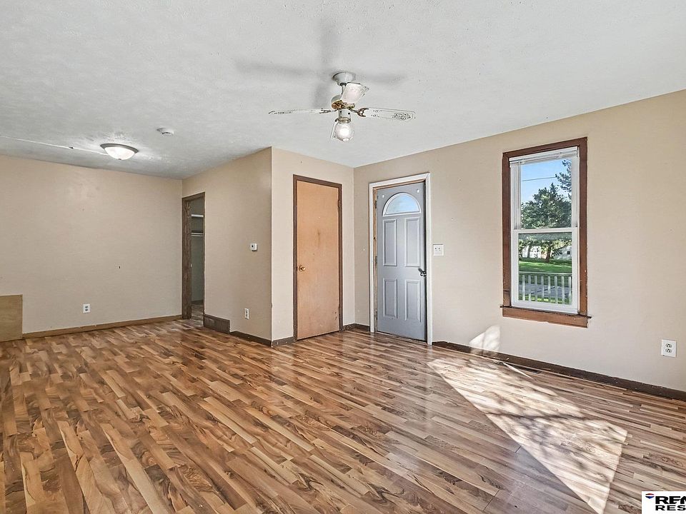 7th image of 825 N Walnut St
