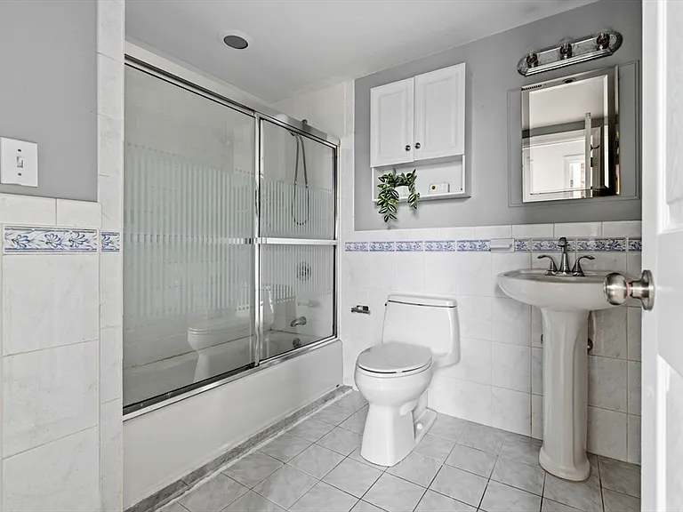 320 W 2nd St #412 — Photo 15