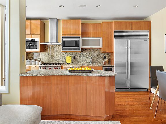3rd image of 148 E 84th St APT 1D