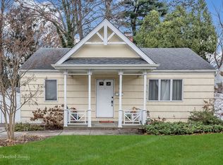 22 Crescent Beach Rd, Glen Cove, NY 11542