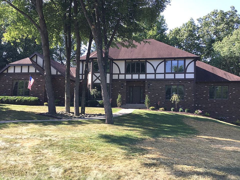 1st image of 12 Fairway Dr