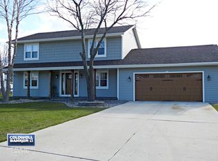521 River Bluff Dr, Manitowoc, WI 54220