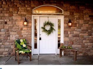 1151 Country Ln, Huntingdon Valley, PA 19006