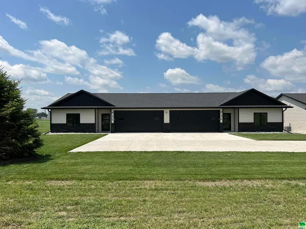916 Park Ln, Le Mars, IA 51031