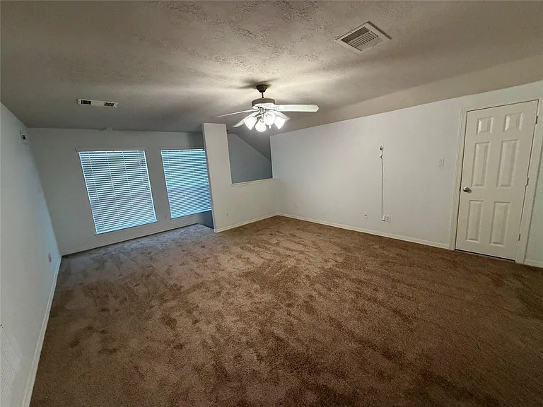 11602 Royal Oaks Xing — Photo 36