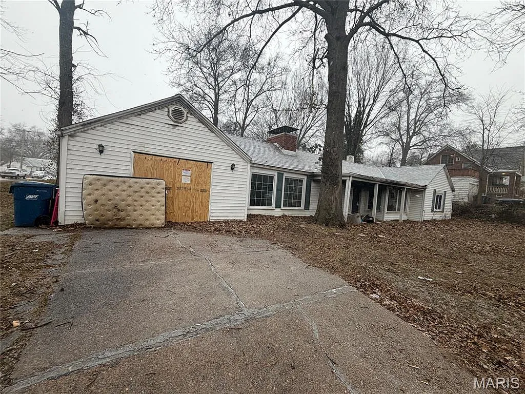 35 Robert Ave photo 1