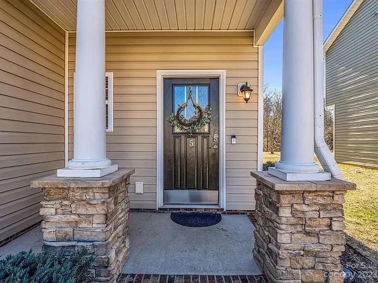5 Maxim Ct — Photo 3