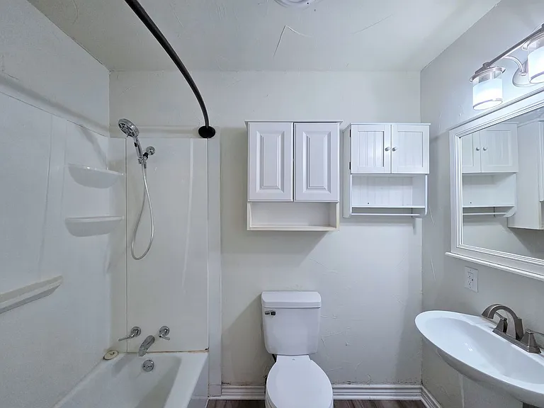 217 Ross Ave — Photo 4